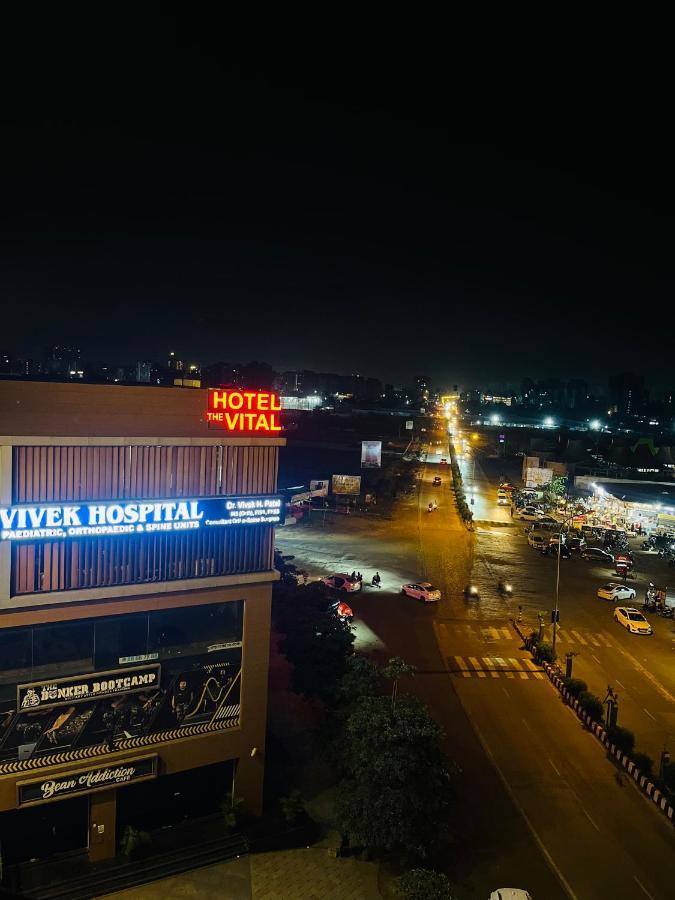 Hotel The Vital Surat Eksteriør billede