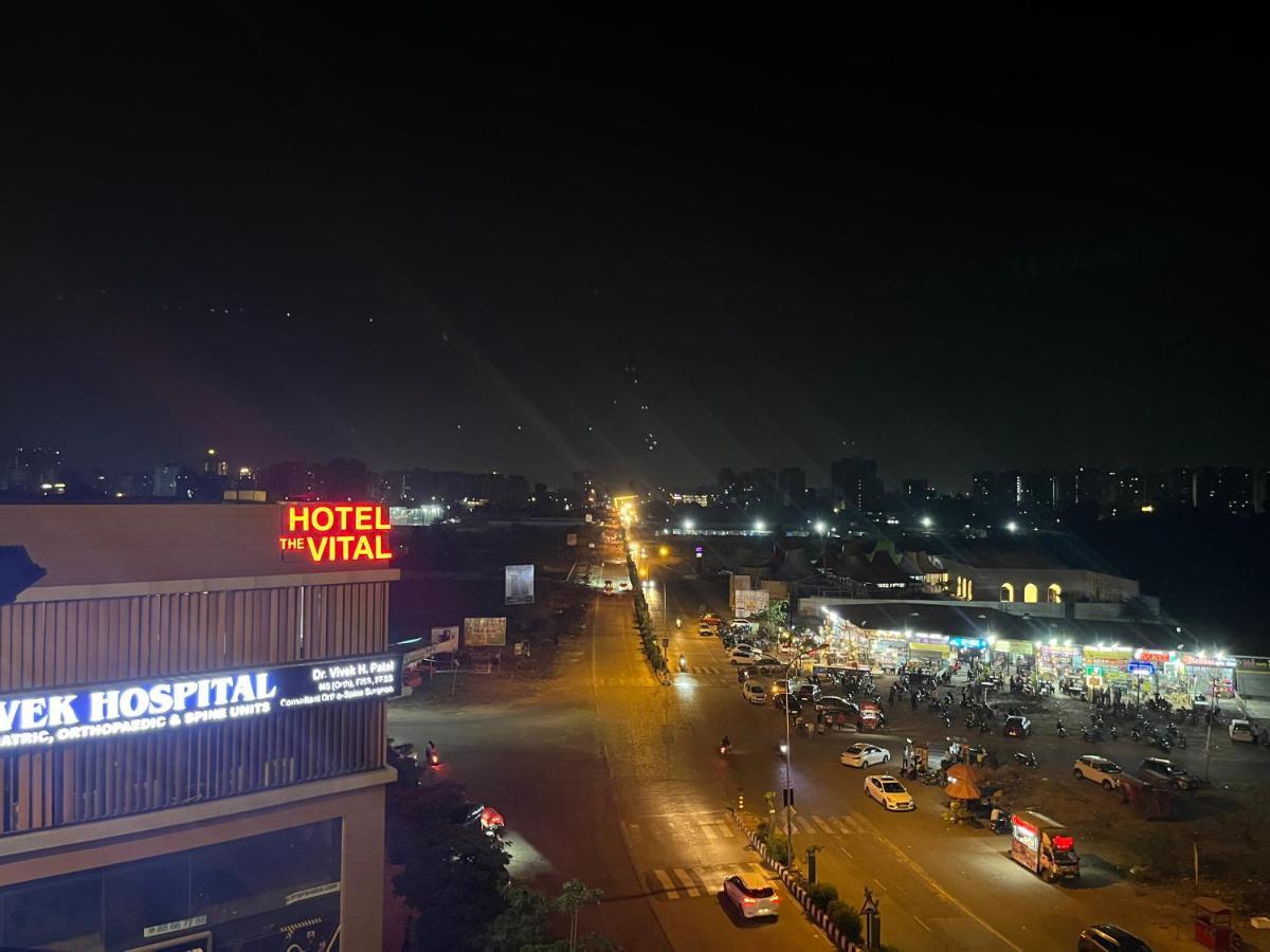 Hotel The Vital Surat Eksteriør billede